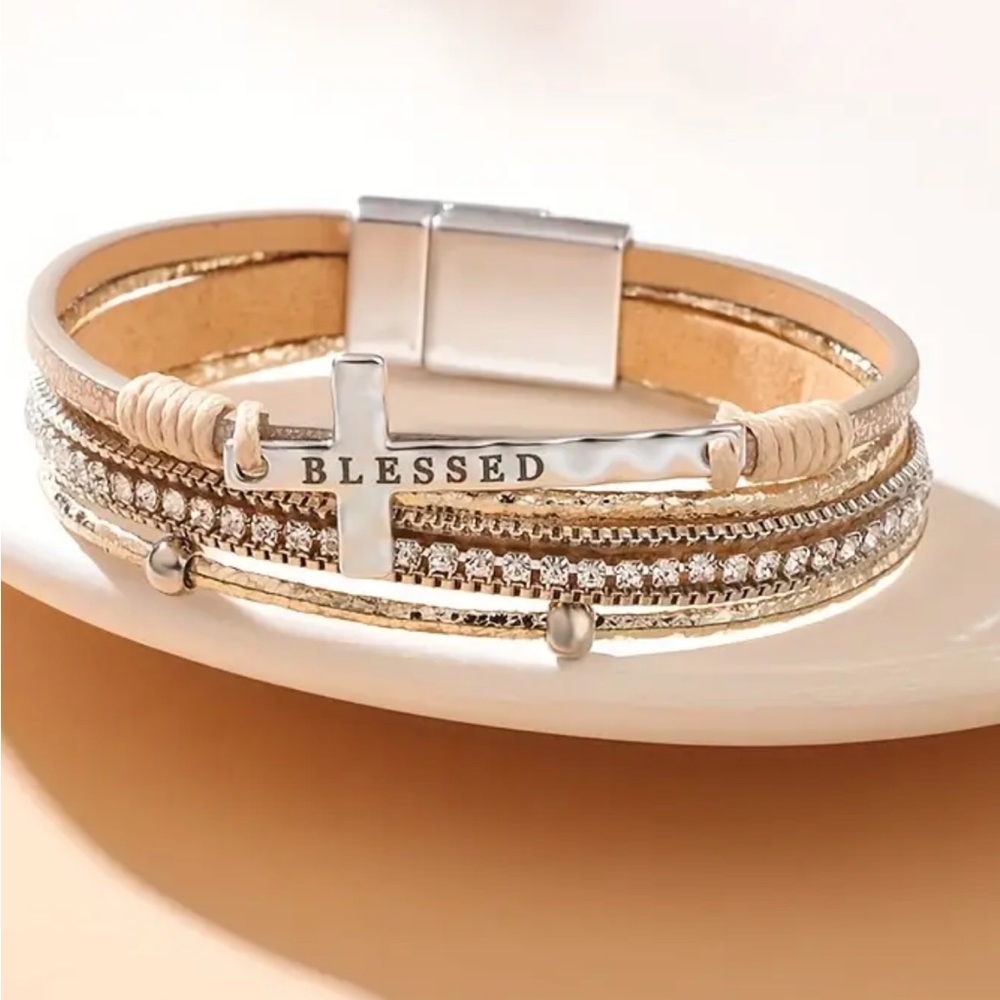 Chic faux leather bracelet with rhinestone sparkles